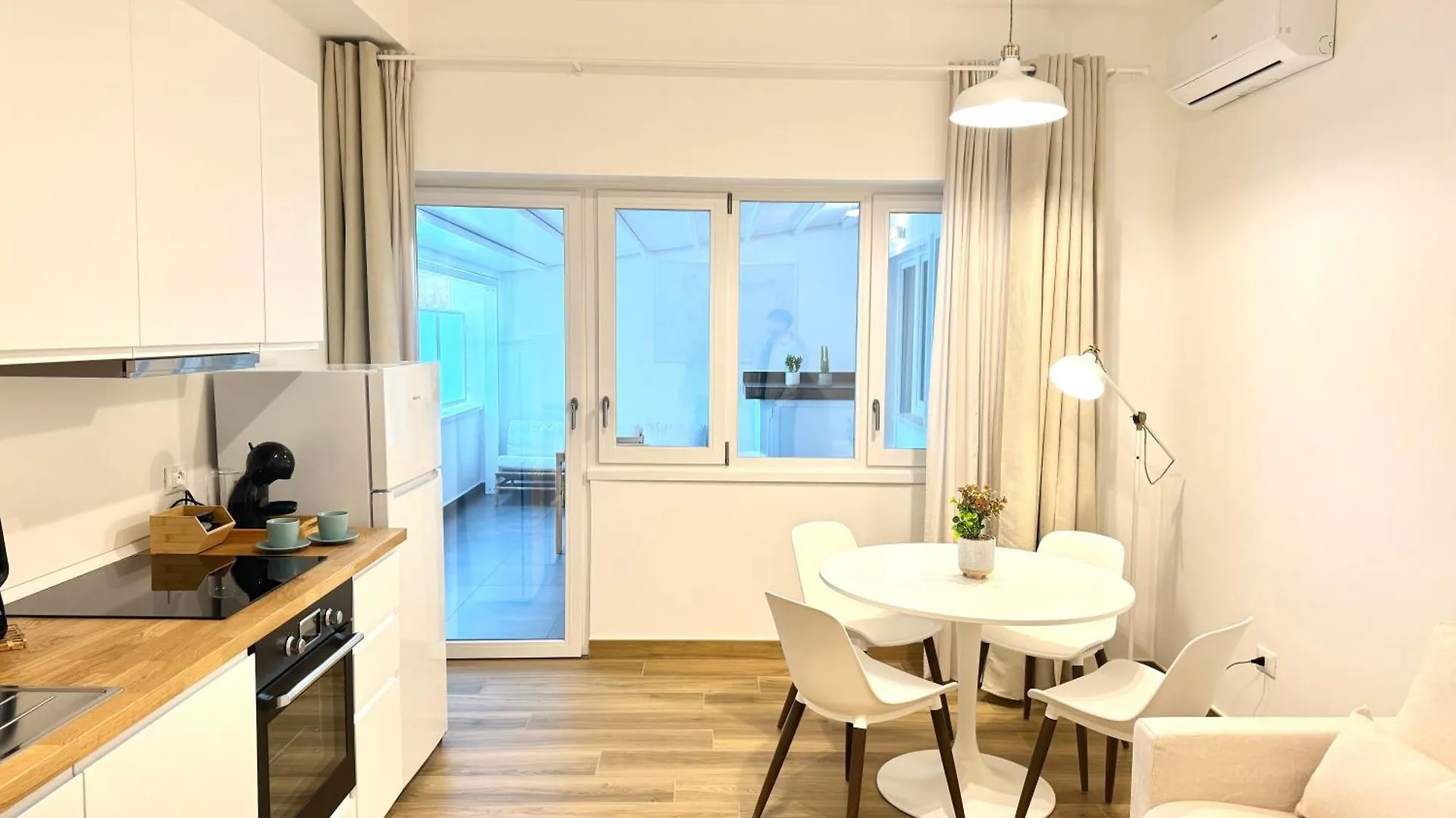 Saint Peter Rome - Luxury Apartments With 24H Guarded Parking 0*,  Italy