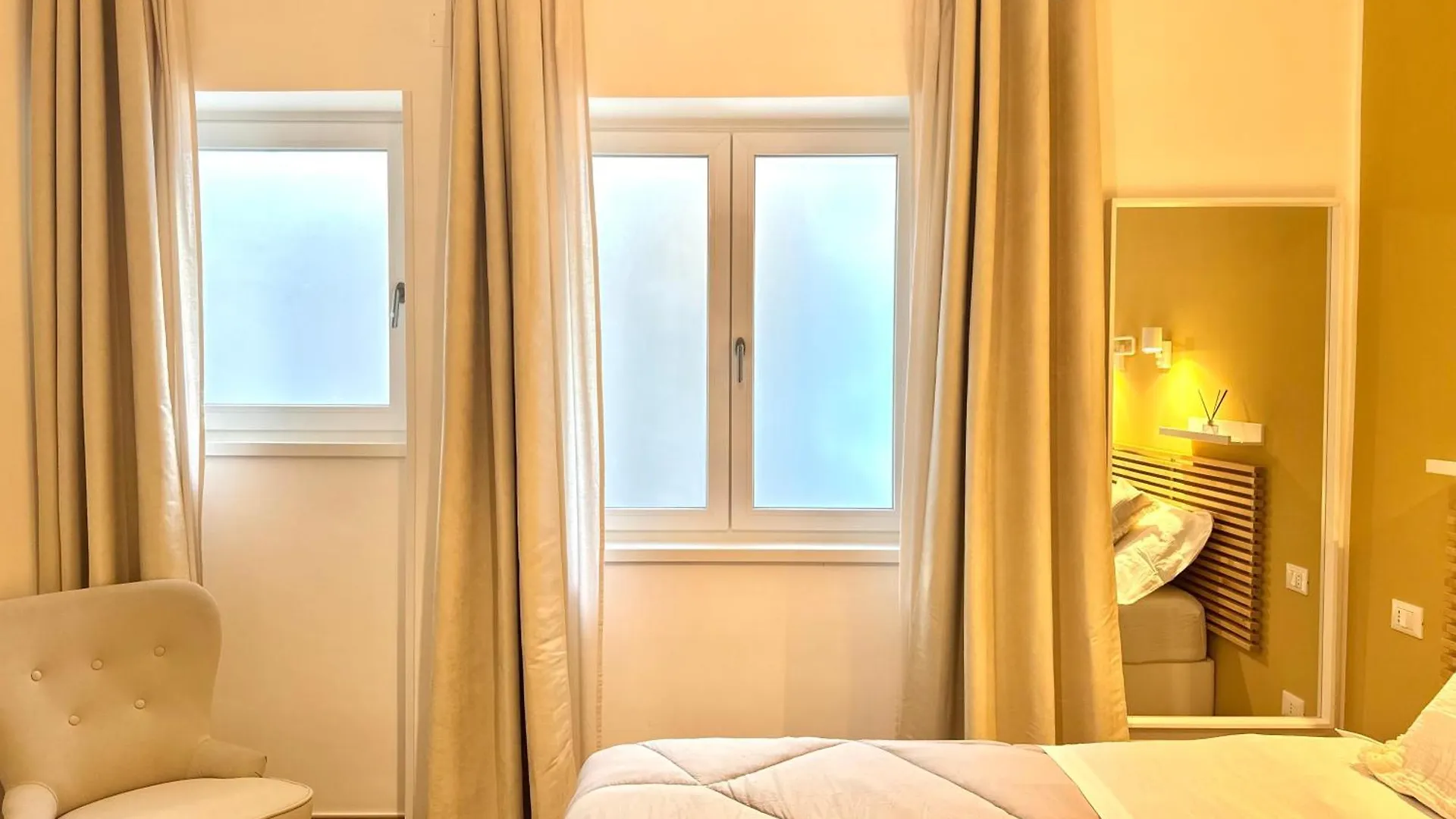 Saint Peter Rome - Luxury Apartments With 24H Guarded Parking 0*,  Italy