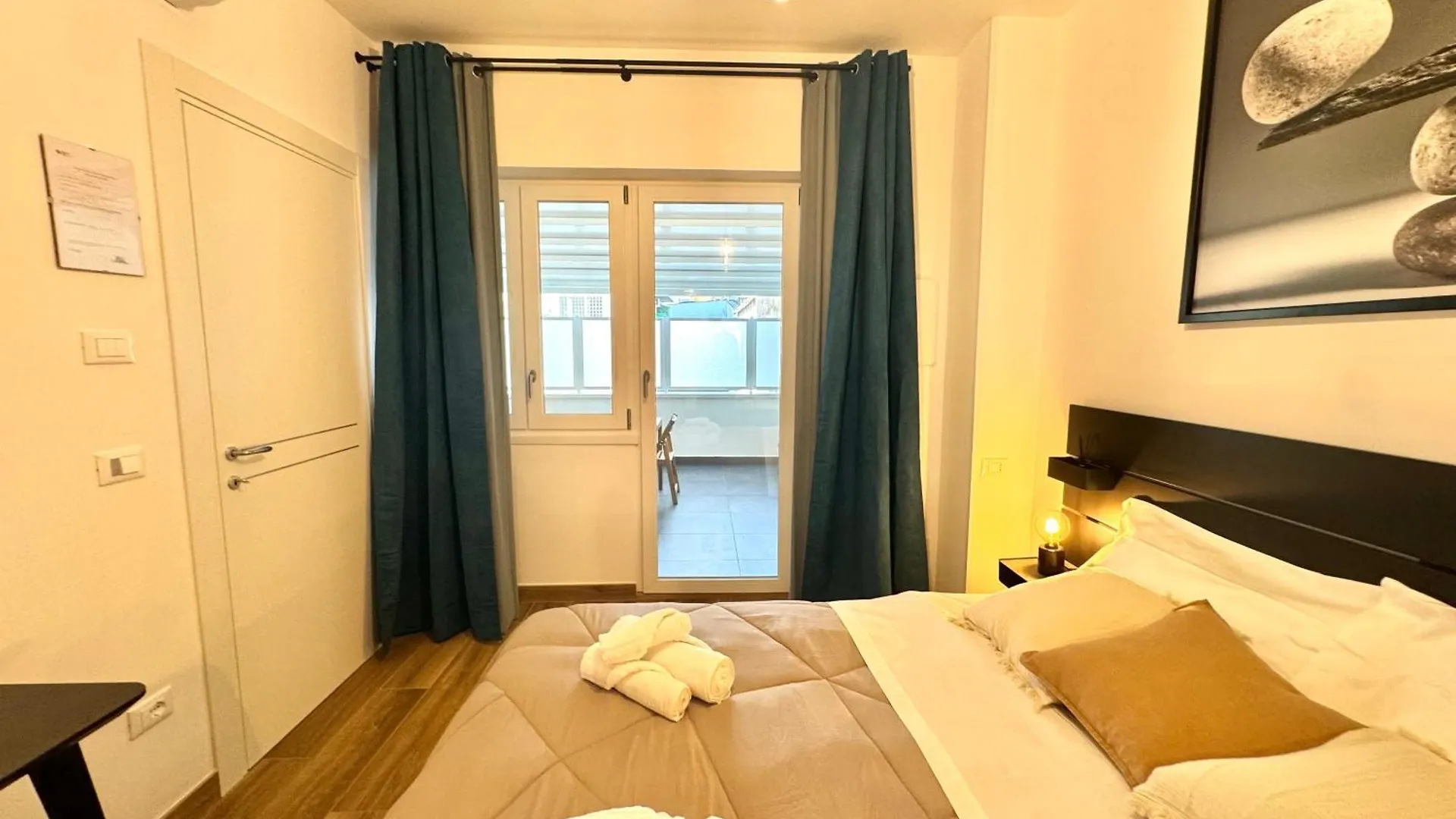 Saint Peter Rome - Luxury Apartments With 24H Guarded Parking 0*,  Italy