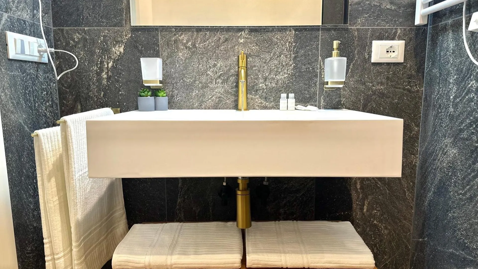 Saint Peter Rome - Luxury Apartments With 24H Guarded Parking