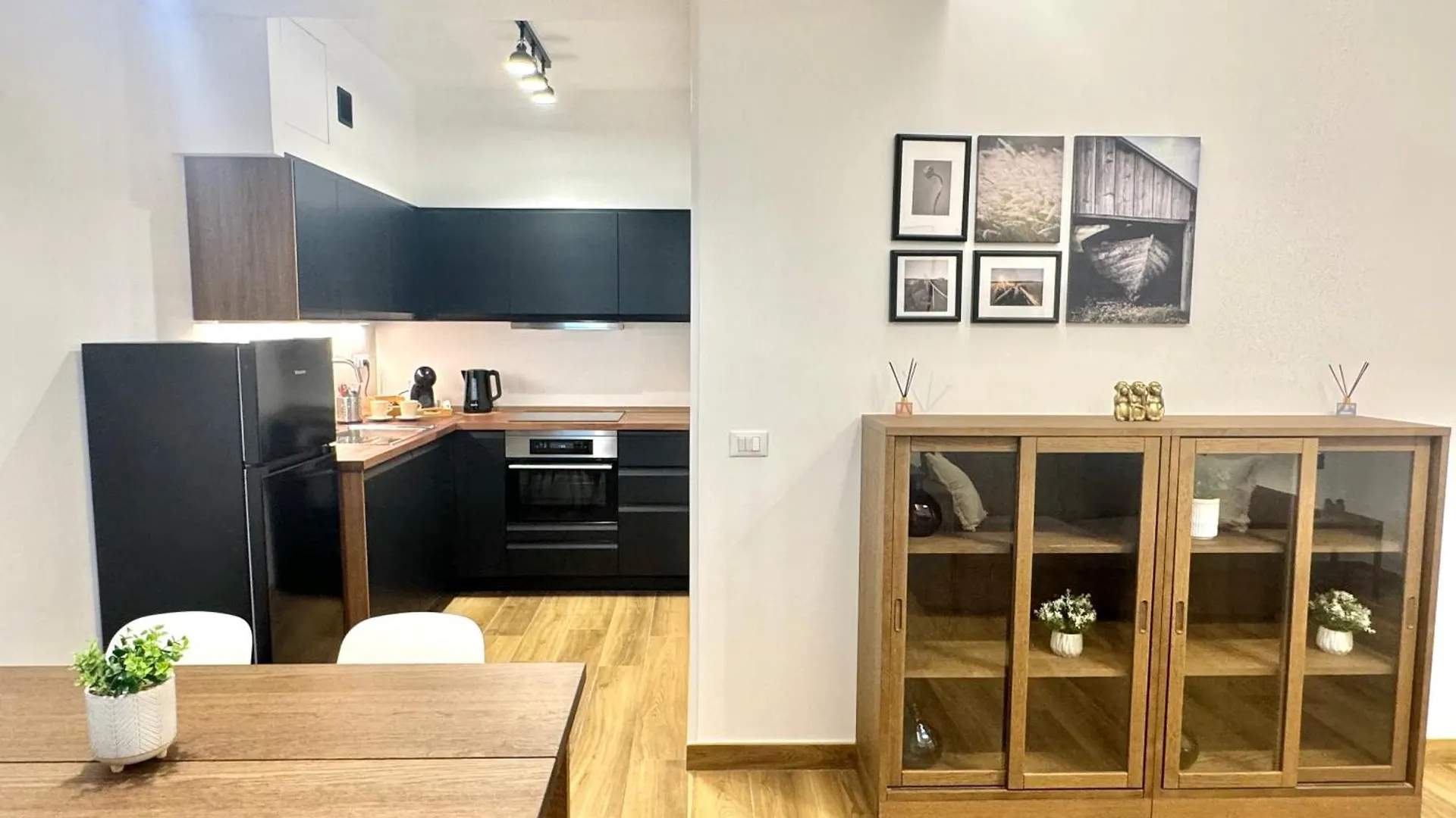 Saint Peter Rome - Luxury Apartments With 24H Guarded Parking 0*,  Italy