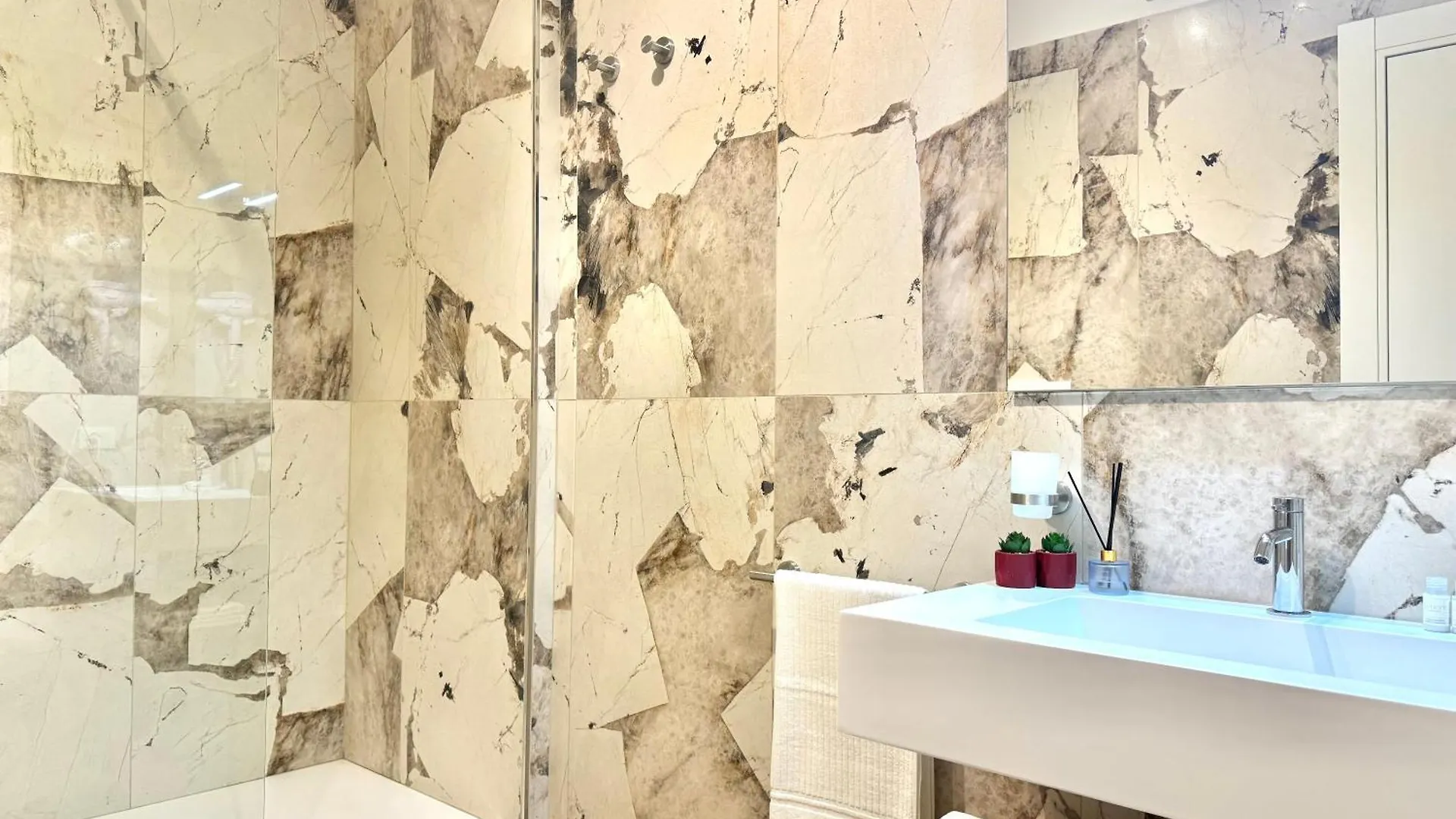 Saint Peter Rome - Luxury Apartments With 24H Guarded Parking Italy