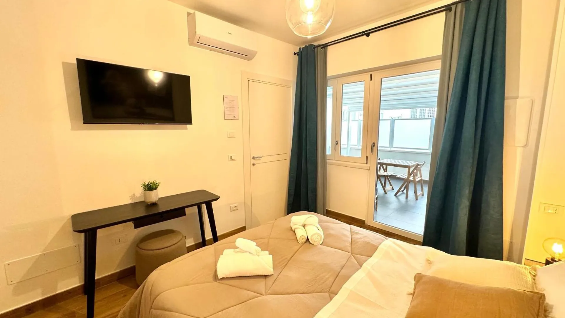 Saint Peter Rome - Luxury Apartments With 24H Guarded Parking 0*,  Italy